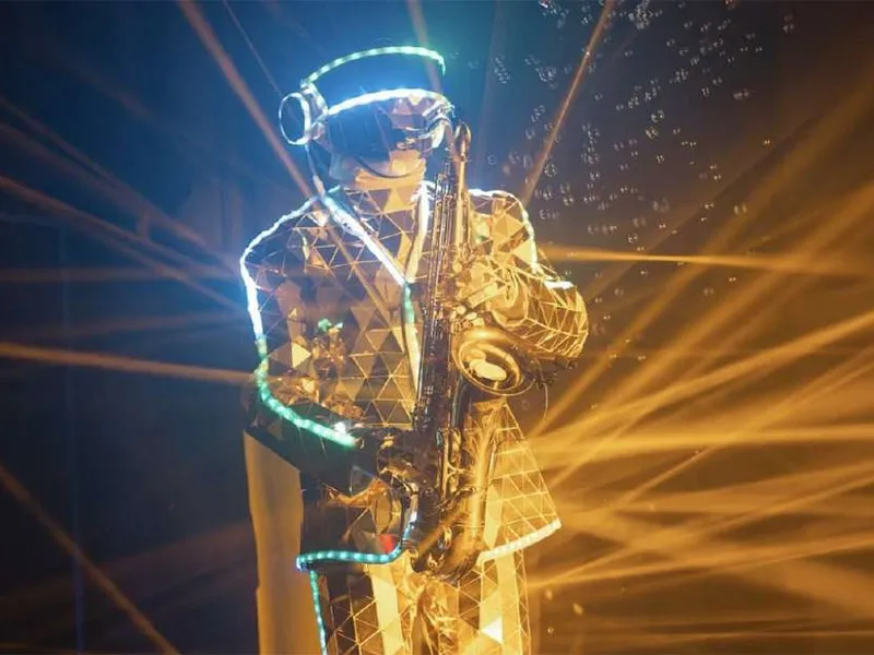 Mirror Saxo Man